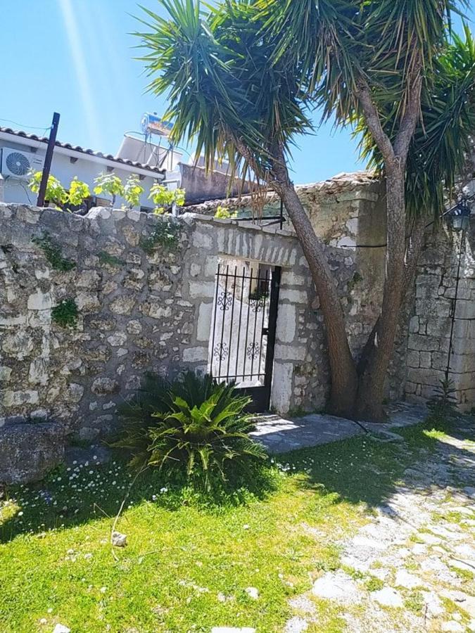 Castle Of Himara Apartment Bagian luar foto